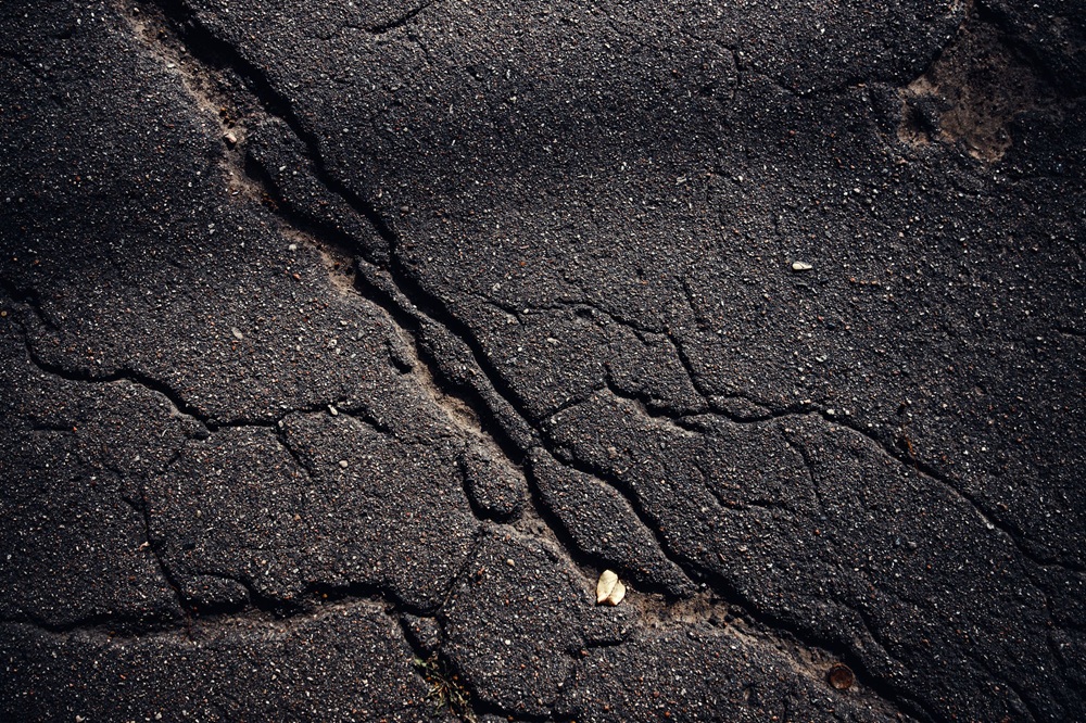 Top 5 Signs It’s Time to Replace Your Asphalt Driveway in San Antonio